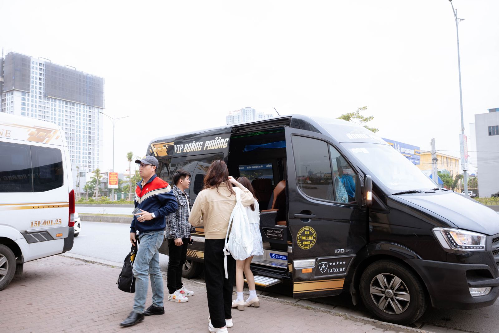 Một trong những lợi thế lớn nhất của Hoàng Phương Limousine là dịch vụ đón trả tận nơi tại Hải Phòng và tại các bệnh viện Hà Nội