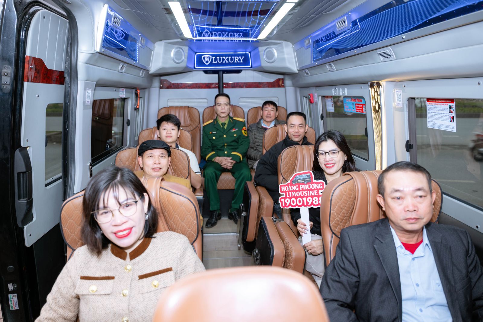 Đi limousine, xe đưa đến thẳng cổng bệnh viện hoặc vị trí thuận lợi nhất.
