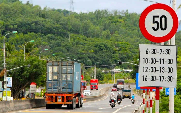 Cục Đường bộ VN yêu cầu rà soát, tháo dỡ các biển báo hiệu không cần thiết hoặc có nội dung không phù hợp