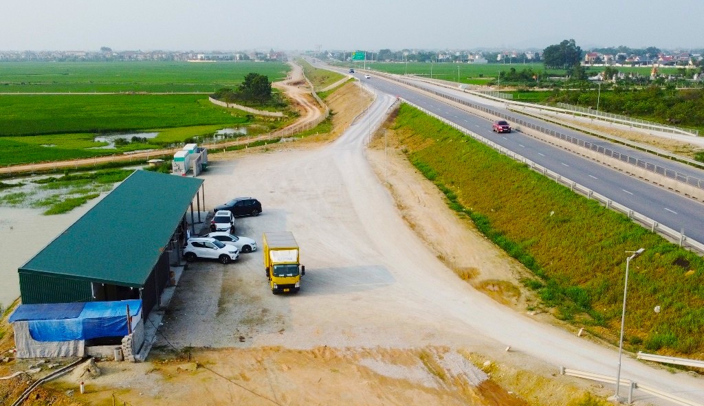 Cục Đường bộ yêu cầu siết chất lượng trạm dừng nghỉ tạm trên cao tốc Bắc - Nam